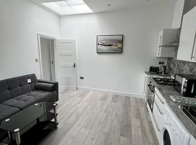 Lovely 2 Bedroom Flat With Roof Terrace In London Nw6